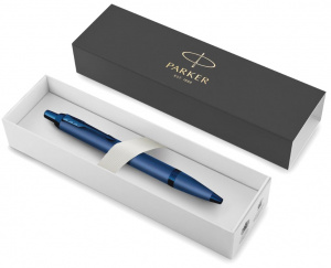 РУЧКА ПОДАРОЧНАЯ ШАРИКОВАЯ СИНЯЯ "PARKER IM MONOCHROME BLUE PVD M" ЦВЕТ КОРПУСА СИНИЙ В КАРТОННОМ ФУТЛЯРЕ